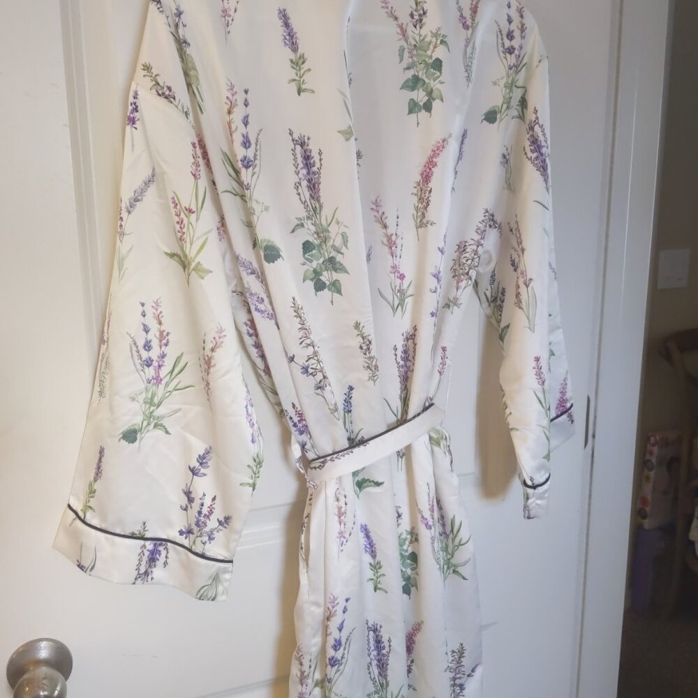 Monique Lhuillier x Pottery Barn Floral Print Satin Robe Size XS / S mono "J" - Picture 4 of 4